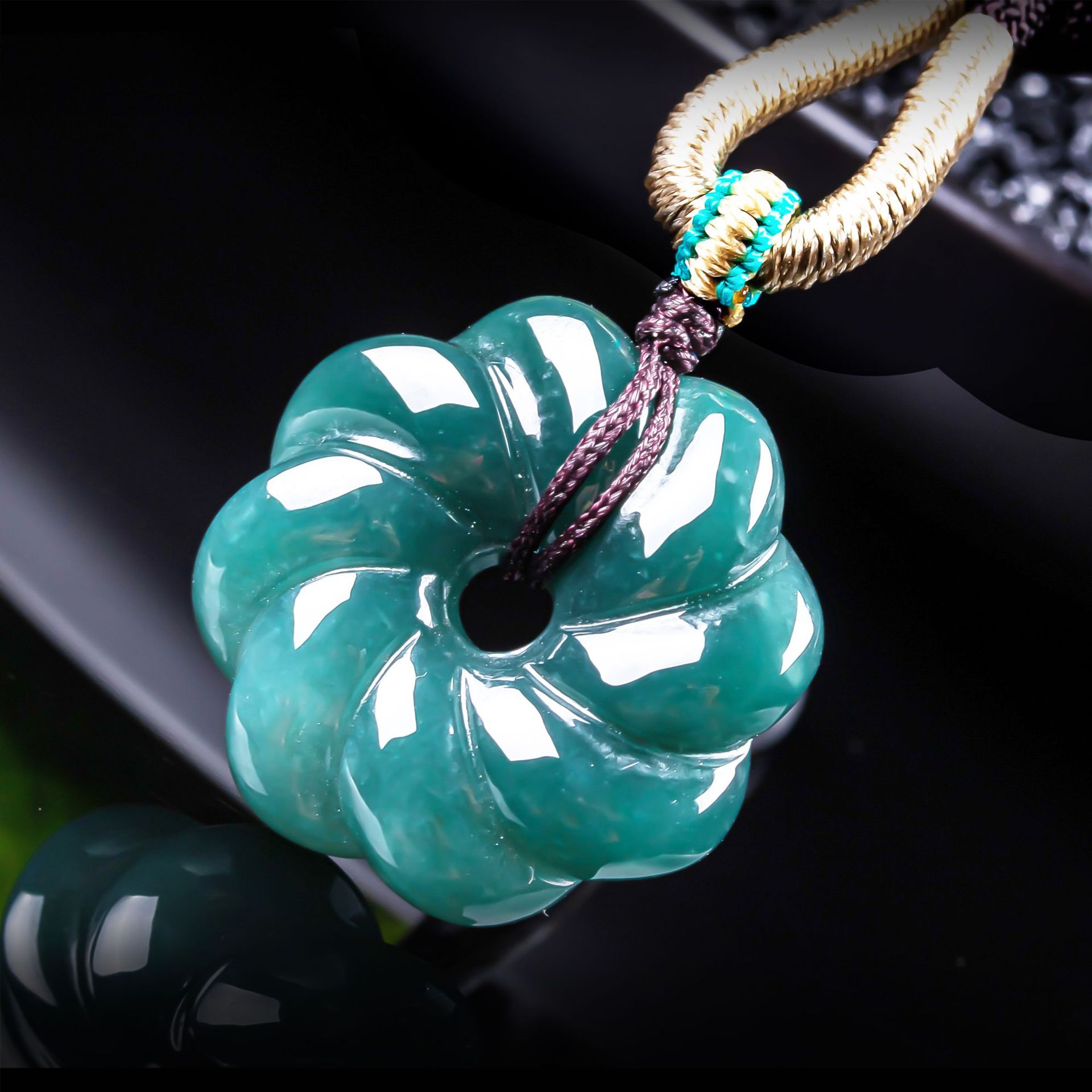 Luxury Gifts Jewelry & Watches Namfleg Mostar - Naturalny naszyjnik z jadeitu birmańskiego w