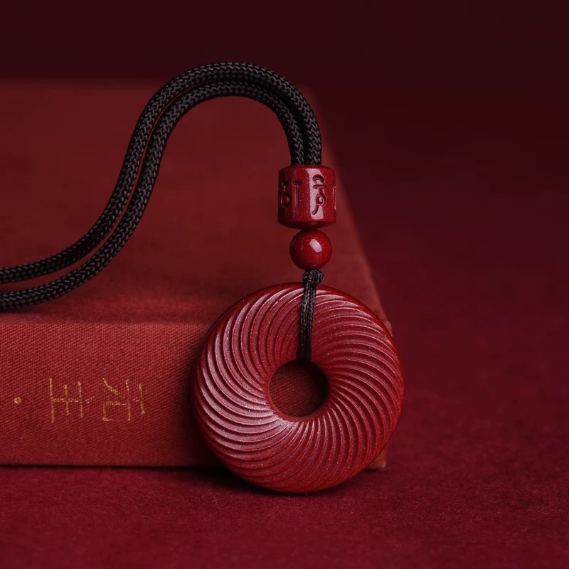Luxury Gifts Jewelry & Watches Namfleg Mostar - Czerwony Cynobrowy Chiński Wzorzysty Wisiorek z