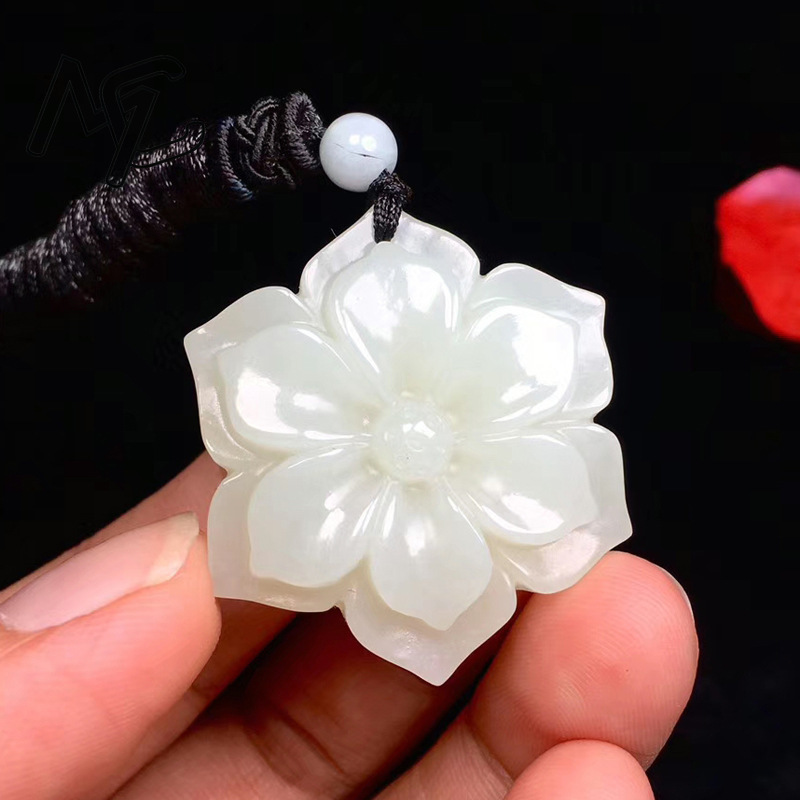Luxury Gifts Jewelry & Watches Namfleg Mostar - Naturalny Chiński Biały Jadeit Pięciokątny Kwiatowy